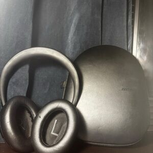 Bose Black Wireless Headphones with Case